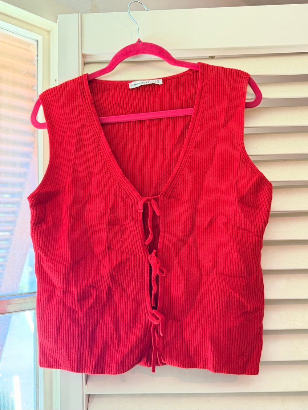 Abercrombie & Fitch Red Ribbed Sleeveless V- Neck Tie-Front Tank Size M